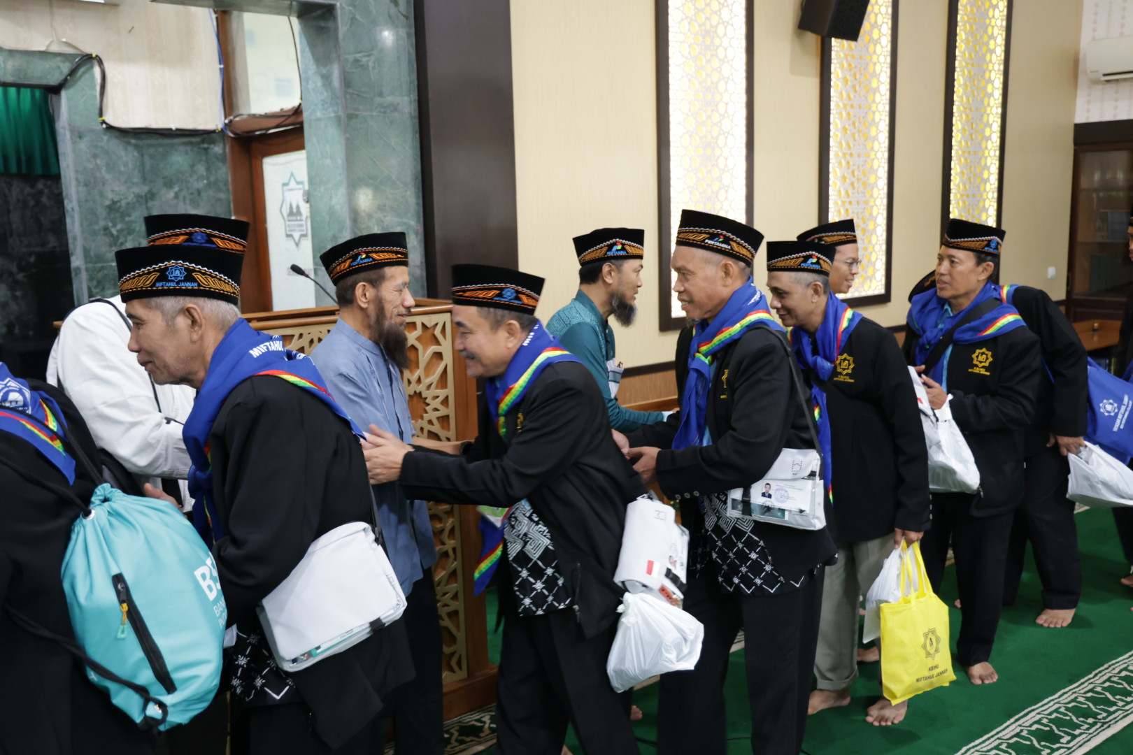Suasana Haru Warnai Pelepasan Jamaah Haji BDI RU IV Cilacap