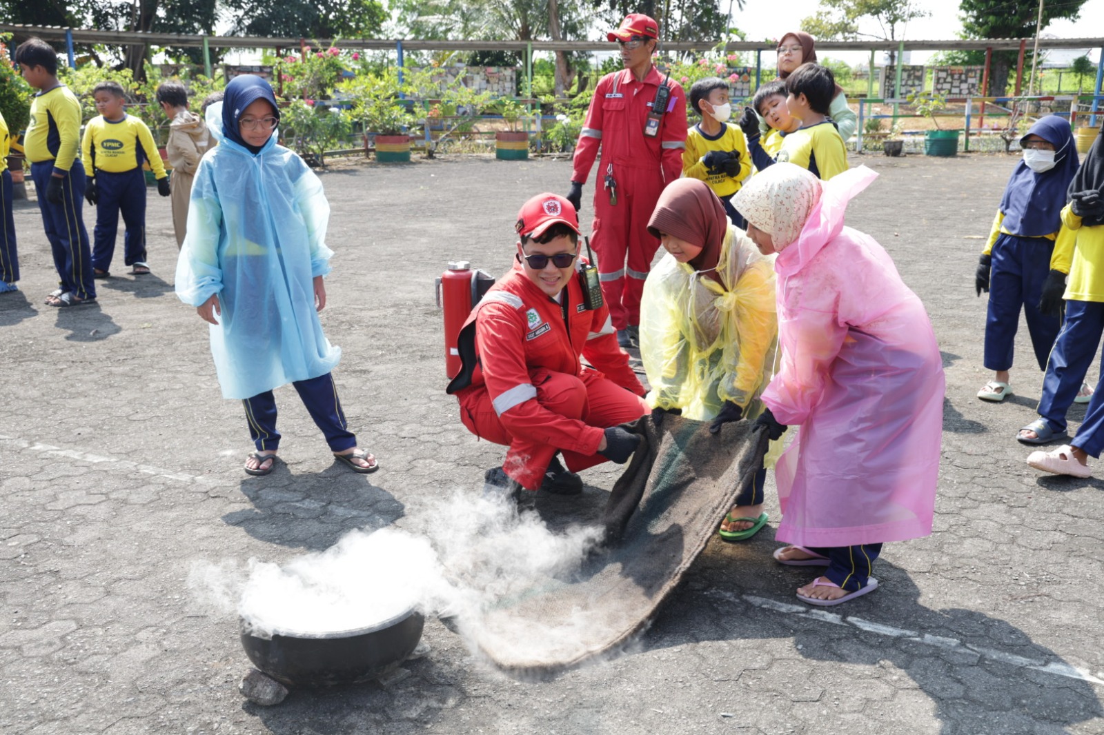 Pembelajaran Penanganan Api Sejak Dini, Warnai International Firefighters’ Day 2026 di RU IV Cilacap