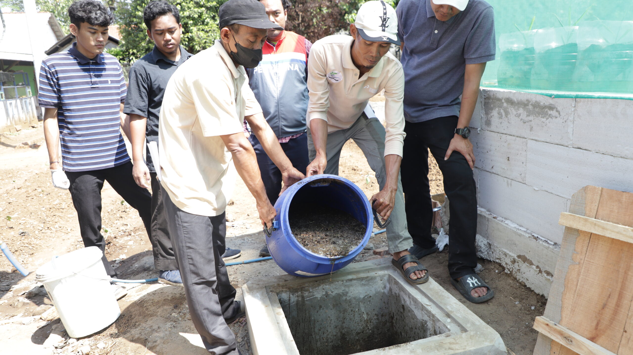 Dari Kandang & Pasar, Warga Kutawaru Binaan Kilang Cilacap Nyalakan Energi Kemandirian
